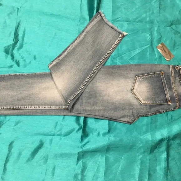 Buffalo Distressed jeans - Picture 3 of 6